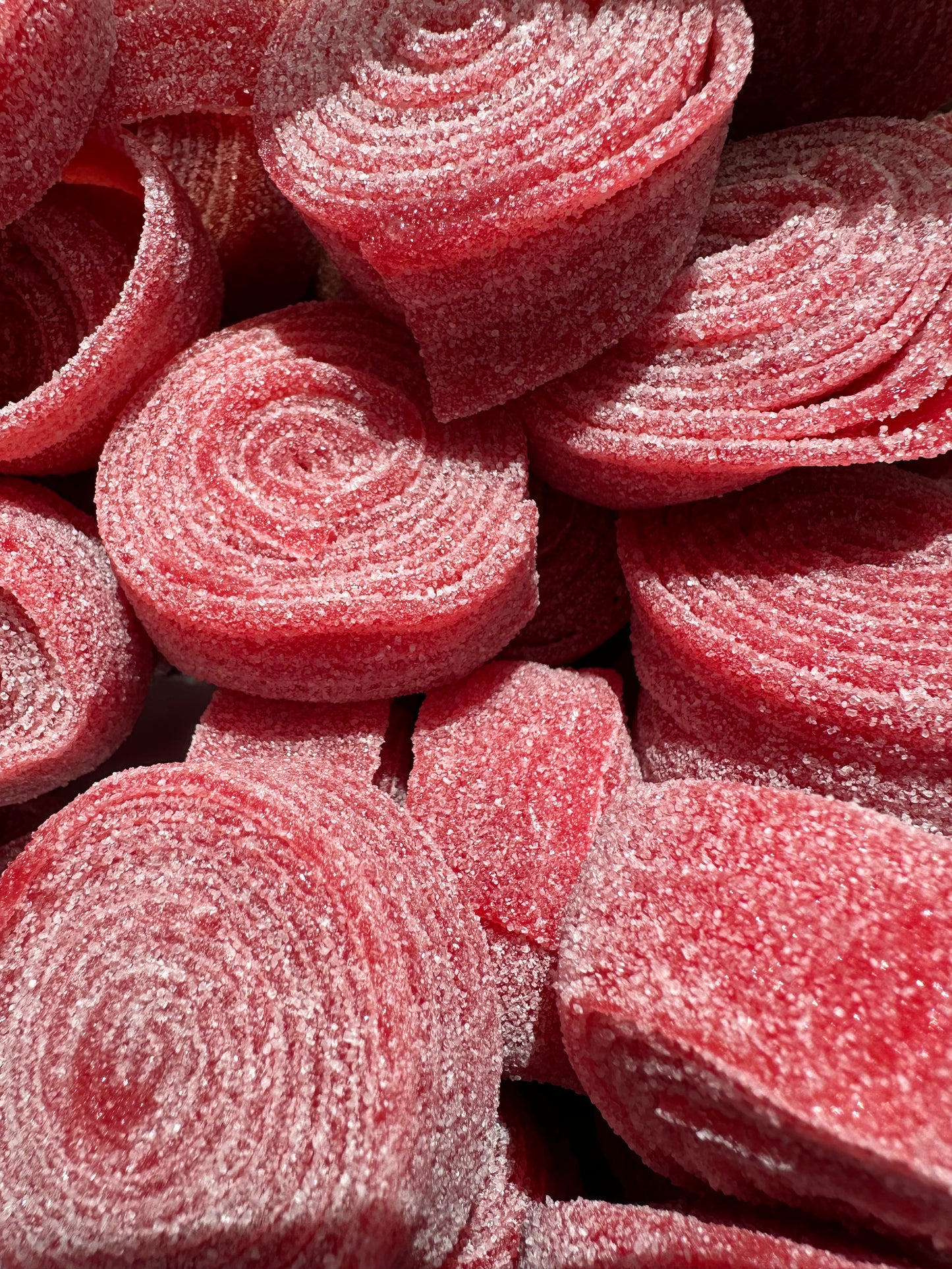 -4oz Sour Strawberry Rolls (V)